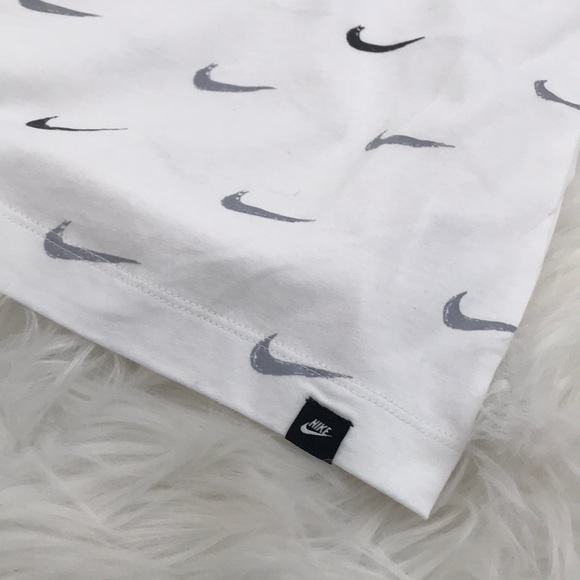 🌸 2 for $30 🌸 Nike crop - Picture 3 of 4